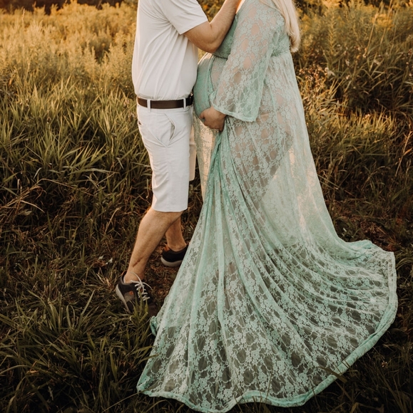Pinkblush Blue Lace Blue Lace Maternity Photoshoot Gown/Dress - Picture 2 of 3